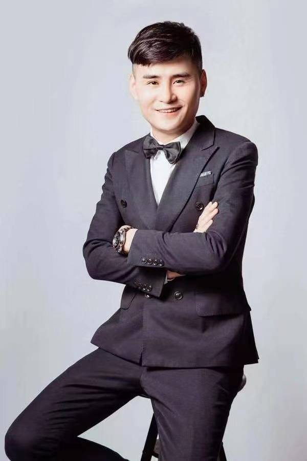 国内顶级造型设计师金智皓 现象级"时尚教父"金智皓造型师_发型_时装