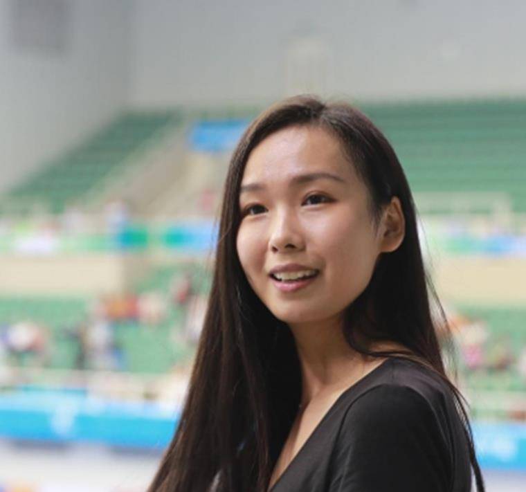 "体操冠军"张成龙:被富婆追,结婚3年才举办婚礼,今身价过亿_赵紫嫣