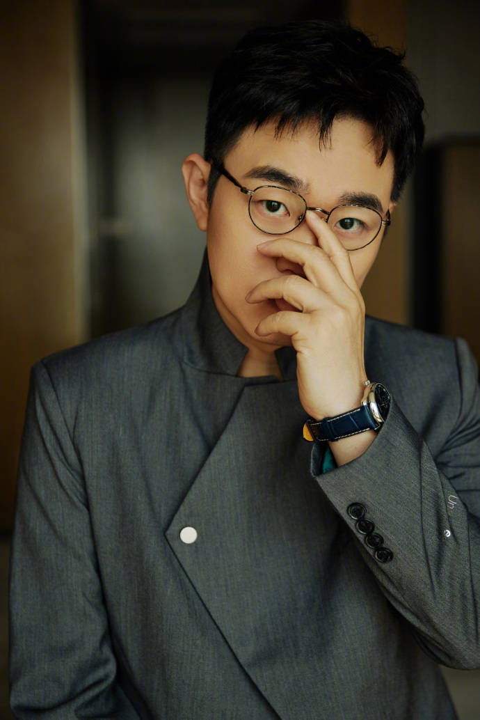 大鹏,本名董成鹏,吉林省通化市集安人,1982年出生.