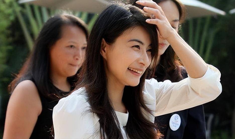 而郭晶晶在霍家的待遇,相比于刚刚官宣怀上二胎的奚梦瑶,两人简直天差