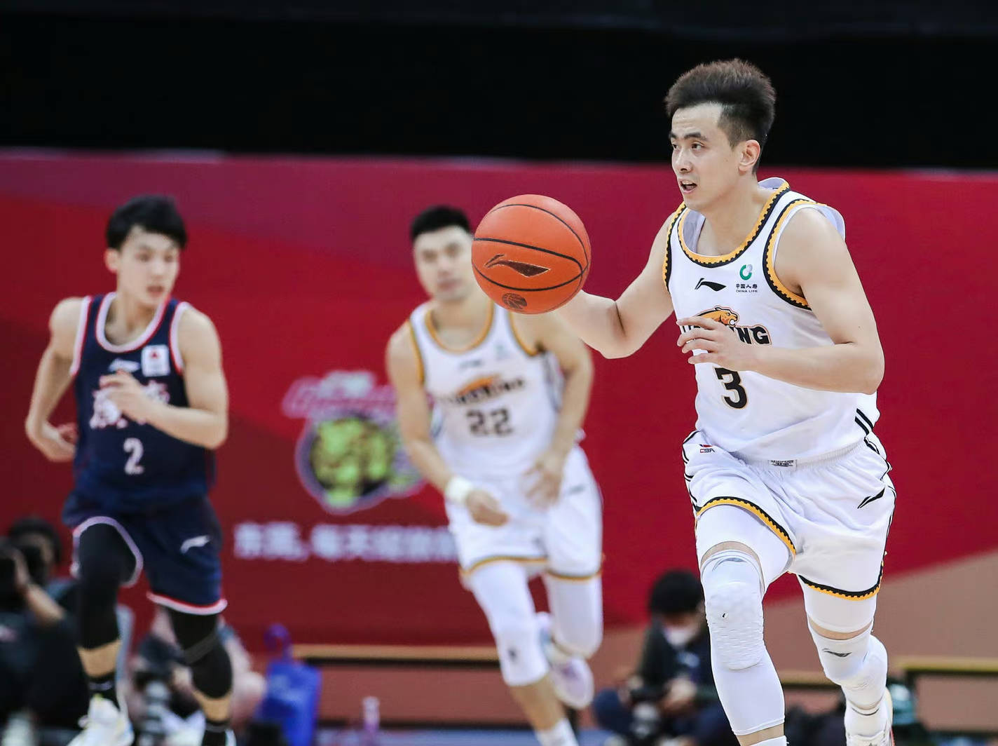 篮球俱乐部已经确定,球队将会与吉林九台农商银行东北虎俱乐部达成