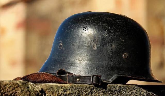钢盔能保护头部,为何二战时期的苏联老兵,要劝新兵别戴钢盔?