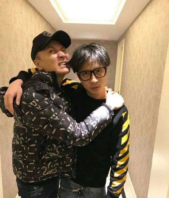 油光疙瘩满面认不出,41岁就老态初显_朱桢_陈赫_发展