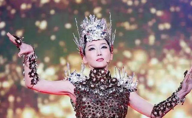 萨顶顶卸妆后,气质超凡脱俗,真是一张行走的音乐cd_演出_歌曲_舞台