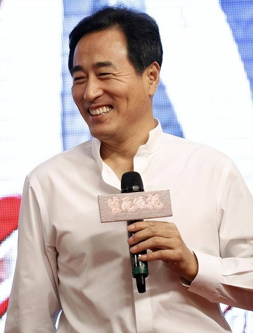 "本土著名演员"杨立新:一生只爱一个人,却传二婚是美草_演技_生活