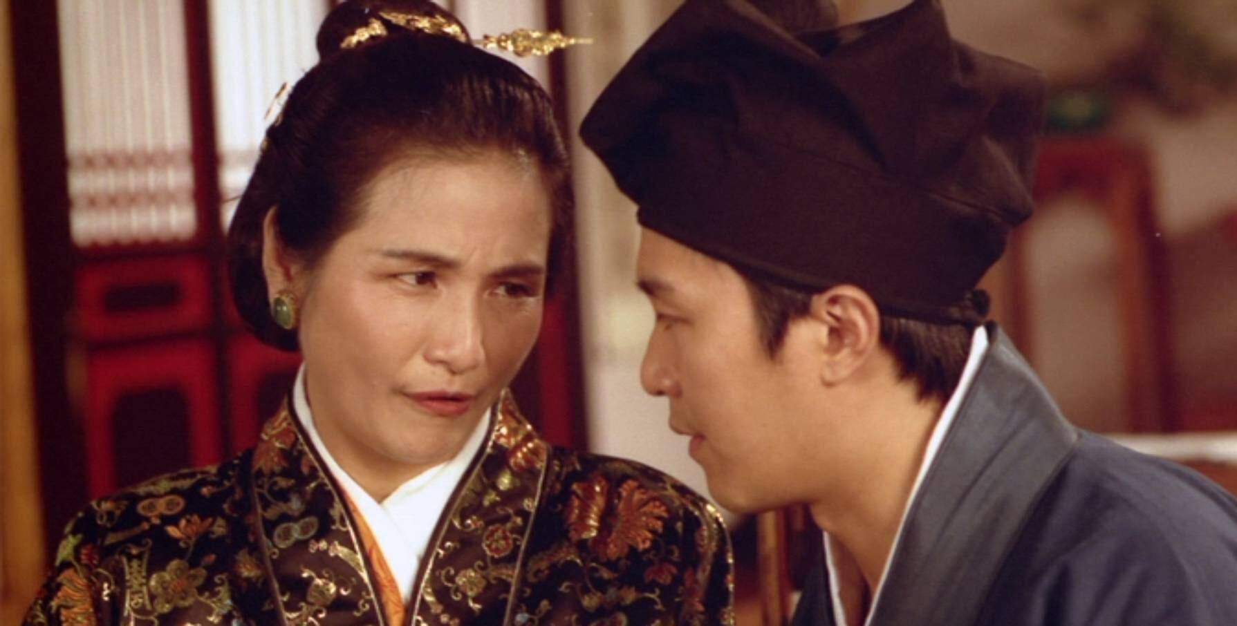 46岁的郑佩佩还是受到了上天的眷顾,出演了周星驰的经典作品《唐伯虎