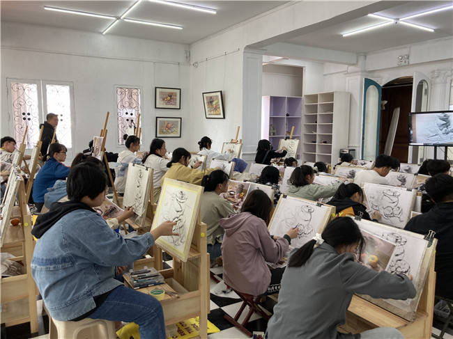 白塔岭高二美术暑假画室考前集训,枣庄临沂滨州潍坊高考美术联考学校