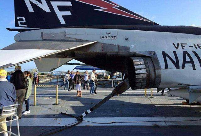 都和美国有同盟关系,因此这两个国家虽然造不出航母但也有阻拦索用