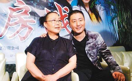 72岁斯琴高娃:三婚两离,遭家暴,儿子曾不听话,靠坐轮椅出行_敖醒辰