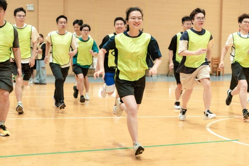 看看大企业校招生拓展培训怎么做！
