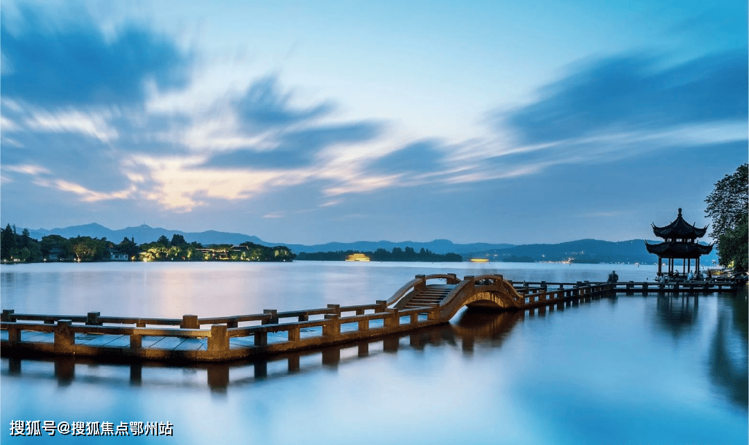 迎山而上的坡地别墅,是真正宜78 在香港:从太子道西转上嘉道理道