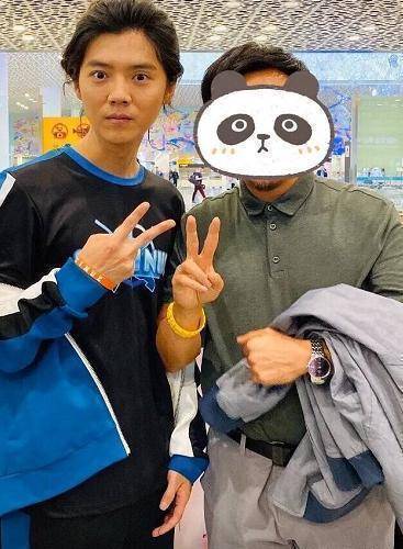 鹿晗和吴磊与路人的合照,没有对比就没有伤害,鹿晗老得太明显_关晓彤