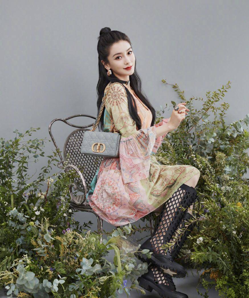 baby再晒照心情不佳,盘点angelababy的各种时尚时刻_身材_杨颖_体重