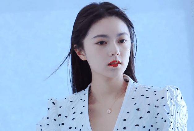 18岁赵今麦尝试"轻熟风",看到浓妆拍出来的效果,这气质我酸了_发展