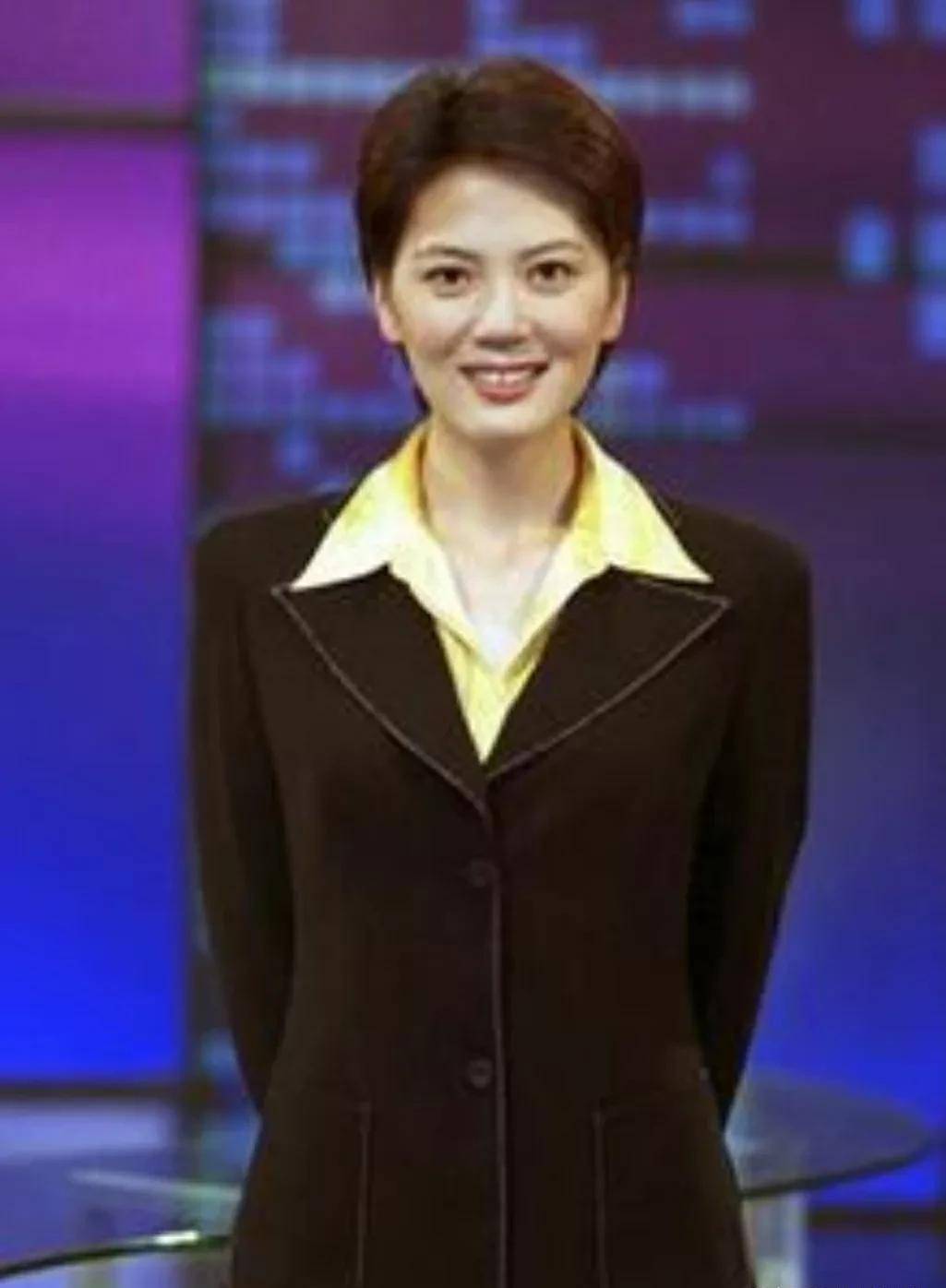 经过几轮筛选后,2001年1月,沈冰荣获中央电视台节目主持人大赛获银奖