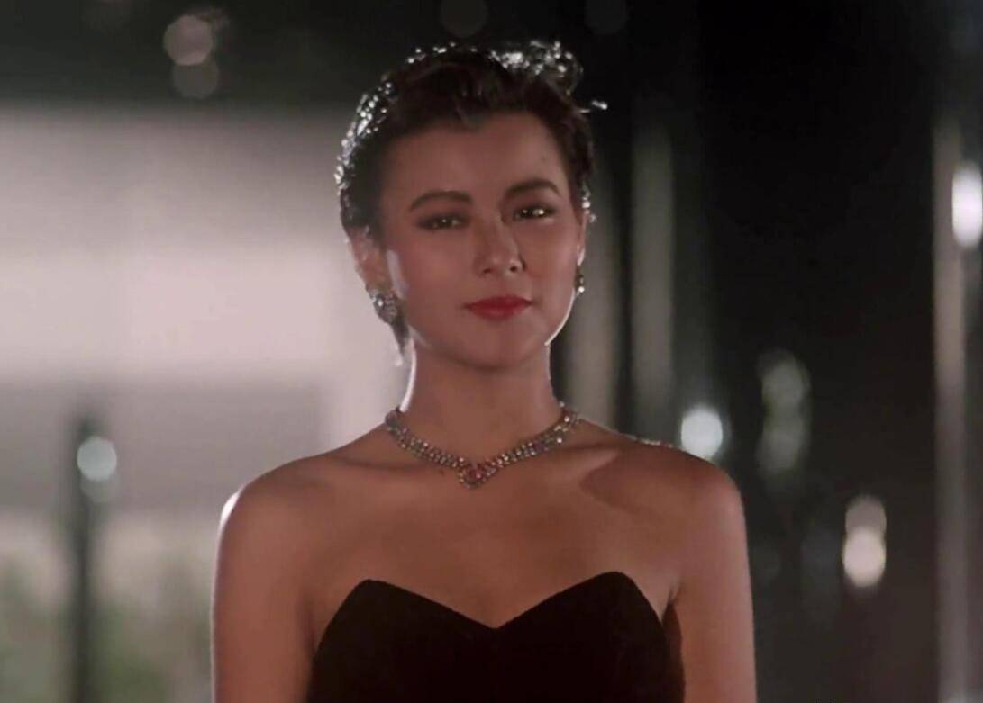 还拍摄了第二部,据说当年刘德华进组拍戏的时候,不敢直视李美凤的眼睛