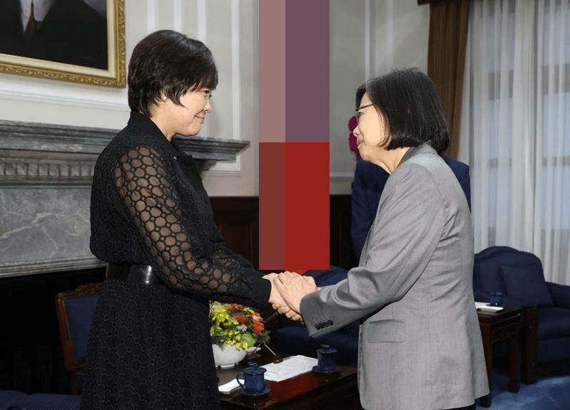 对于日方的所作所为,蔡英文也是大气都不敢喘.