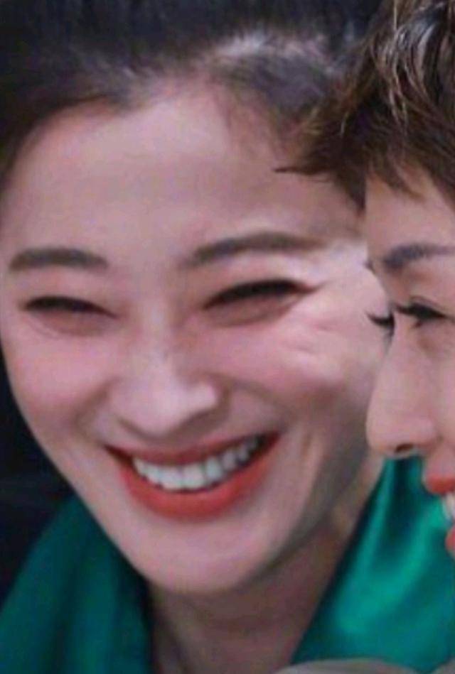 马伊琍梅婷同出席活动，两人相差一岁，梅婷却好似马伊琍的妈妈-马伊琍和梅婷是什么关系