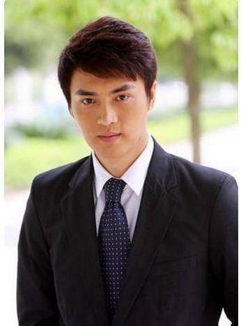 刘晓虎曾与任泉,陆毅并称为"上戏三剑客",不过他的演艺事业却远逊任泉