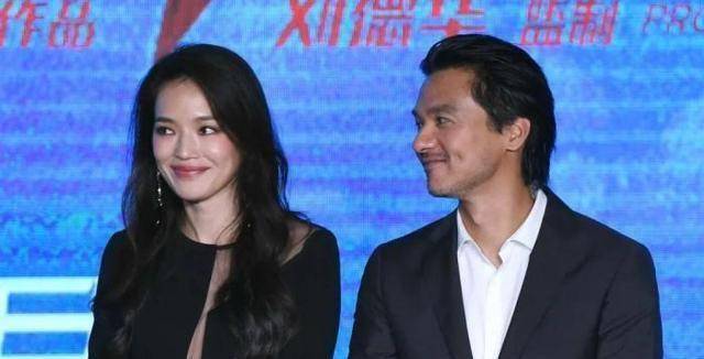 舒淇参加综艺状态满分,冯德伦竟成为老婆奴,淇哥真是驭夫有术_莫文蔚