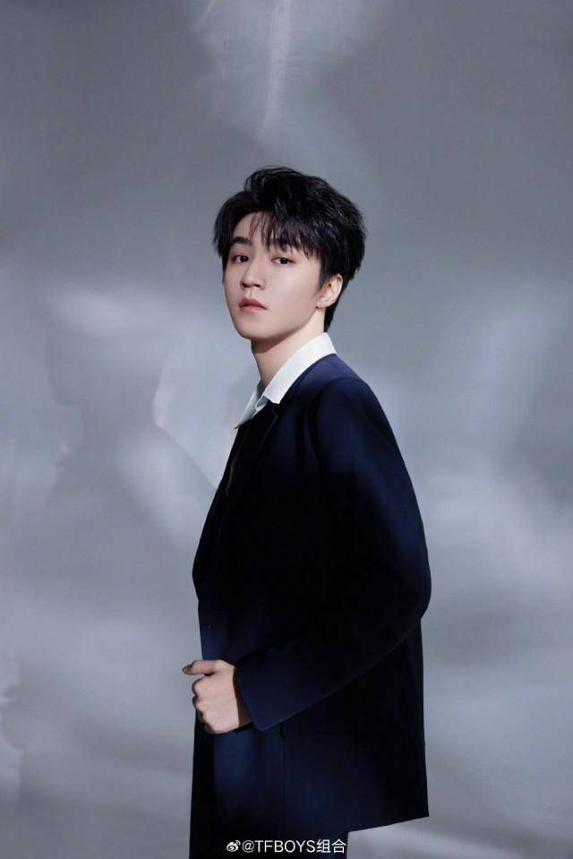 新浪娱乐讯 7月26日,tfboys十周年眼部特写大片释出,王俊凯,王源,易烊