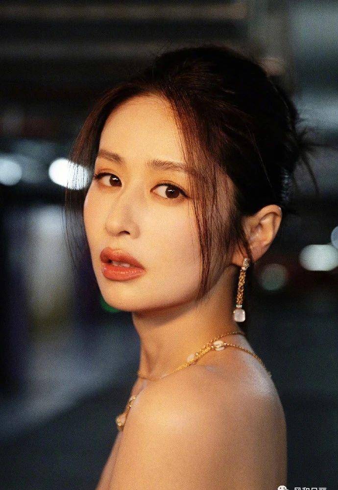 走出"夏冬春"的颖儿,这次把弱势女性演出了质朴的光芒_表演_角色_瑕疵