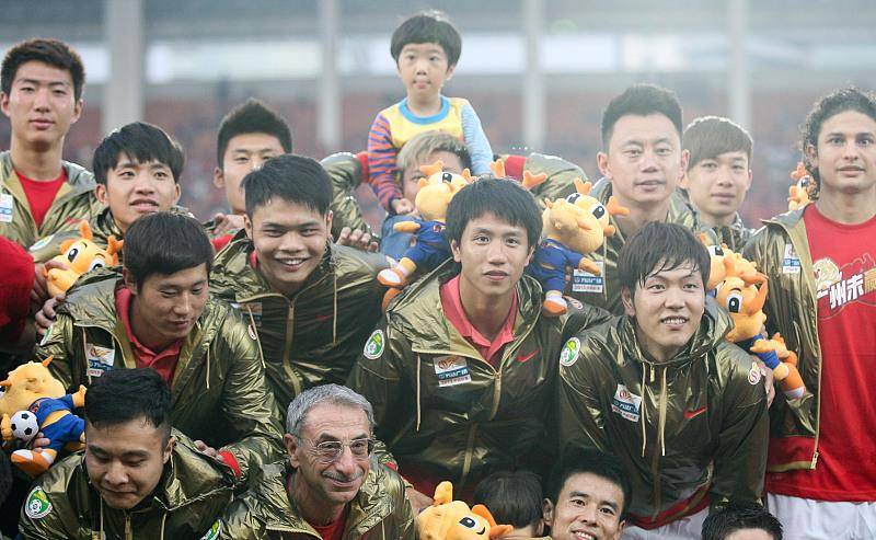 u17三连胜小将获mvp,冯仁亮踢业余联赛做青训教练_最佳球员_足球_赛季