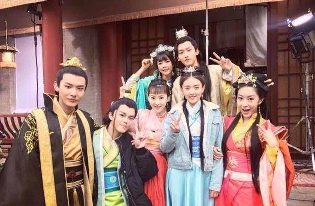 由梁洁,邢昭林主演的24集古装爱情网络剧《双世宠妃》在横店正式开机.