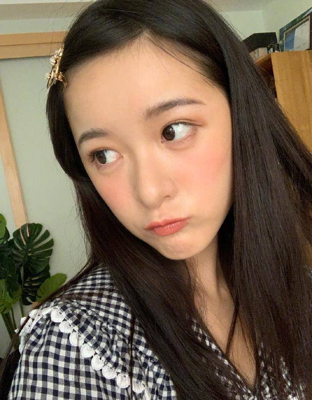 "星女郎"22岁生日美丽大变身,黑长直变红发,像小美人鱼好好看_徐娇