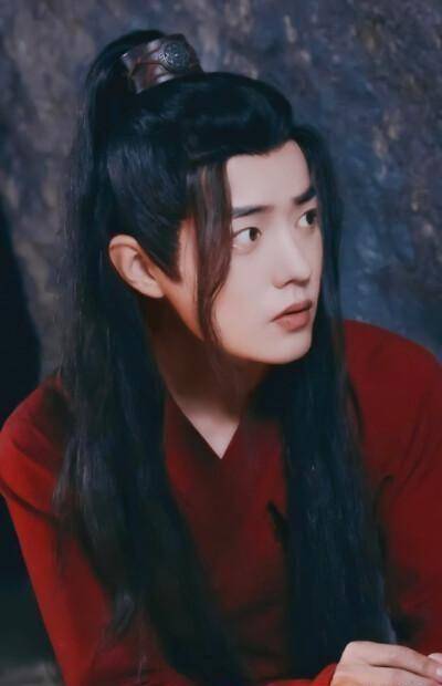 肖战的粉丝们吐出了边江,声称他的微博导致了电影被黑客入侵_祝福