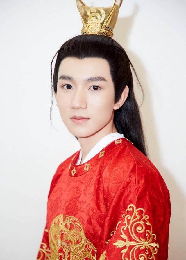 王源你这一身造型好帅,小鲜肉很适合古装哦,帅气_色调_感觉_人们