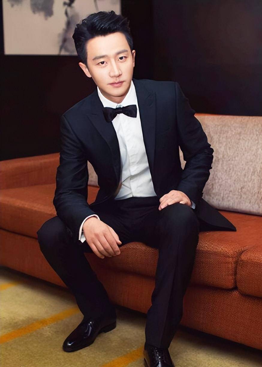 当红小生黄轩:单亲母亲抚养他长大,继母给予他温暖_曹平_甘肃兰州