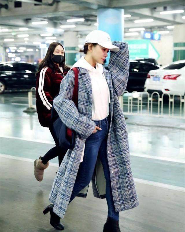 杨蓉不过是烫了个卷发,不仅少女感没了,大妈味都跑出来了!