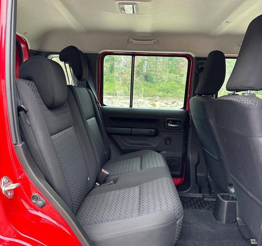 原创:新款"吉姆尼"5座版海外现身,外观化身悍马,内饰不再廉价_搜狐