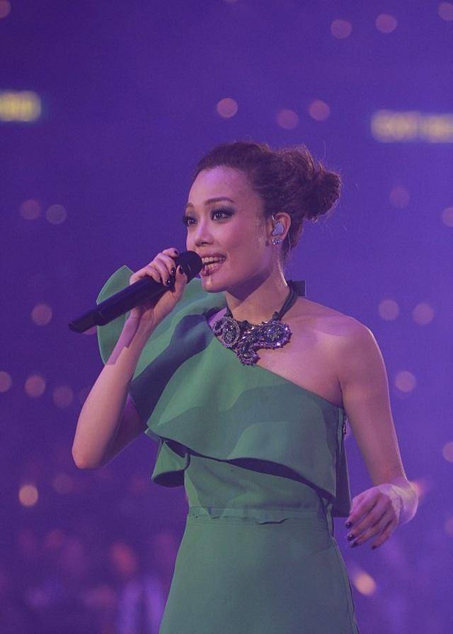 香港乐坛史上最备受争议的天后,因为一件事被骂了19年_容祖儿_春卷