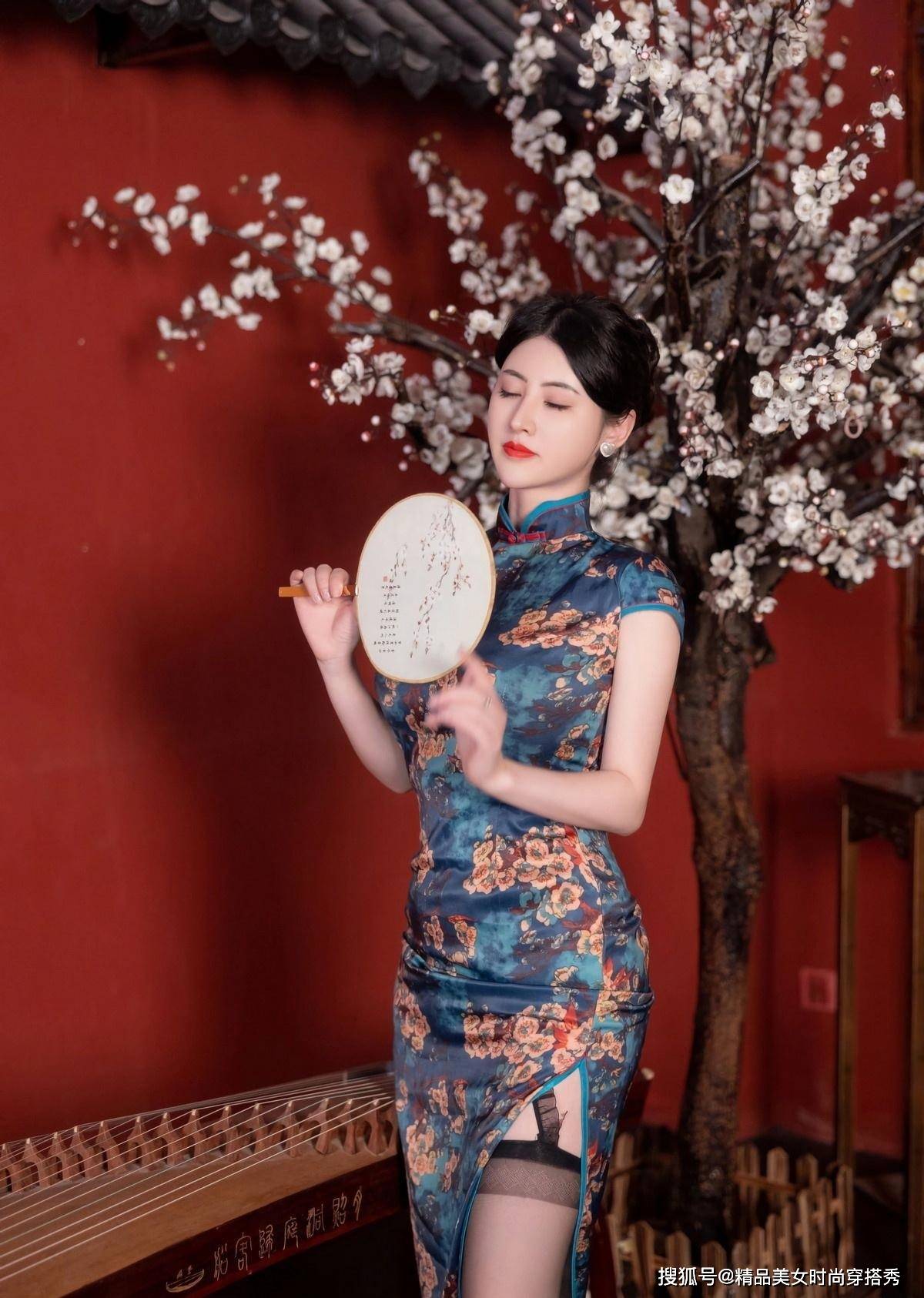 和女人味的旗袍连衣裙,既复古又时尚,让人无法抵挡_女性_的设计_裙摆