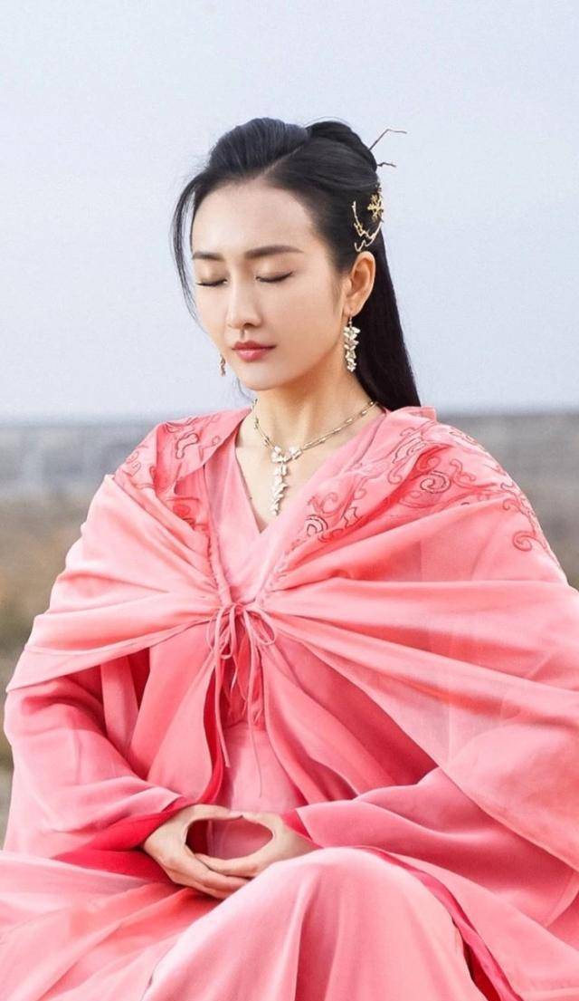 《乘风破浪的姐姐》最初拟邀嘉宾才让人期待,这位来直接就是冠军_宋茜