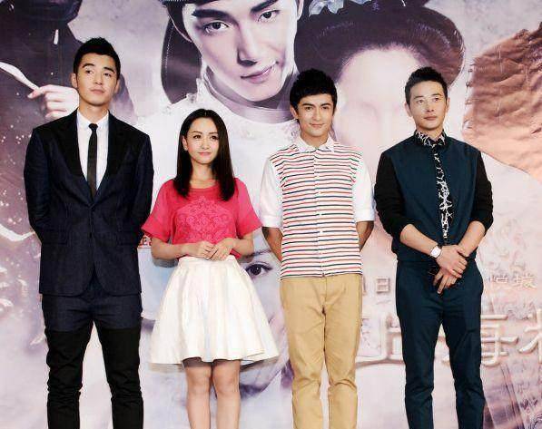 唐嫣,杨蓉再看看杨蓉拍戏鞋子都是什么装备,这鞋子得多沉啊?