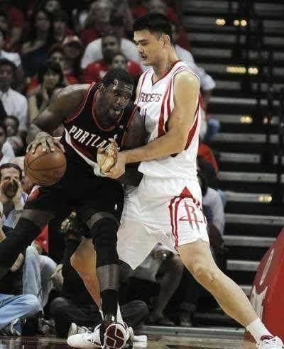 姚明"修理"过的六大对手,巴克利亲驴屁股奥尼尔被扇晕_比赛_1_nba