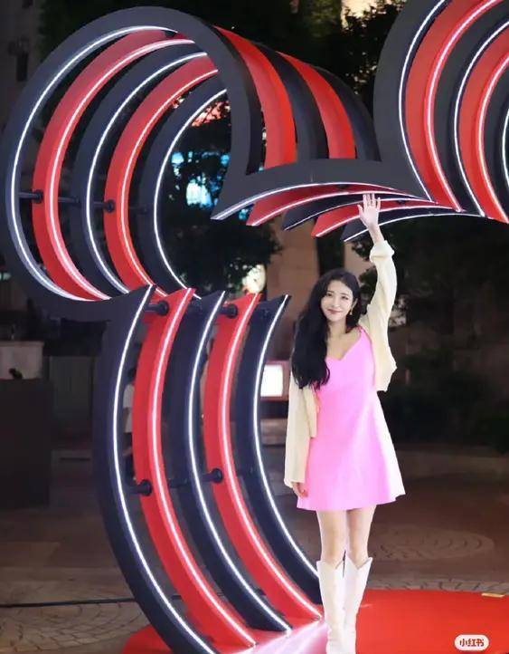 利颖怡晒出自我芭比照——每个女孩的公主梦_事情_内心_网友