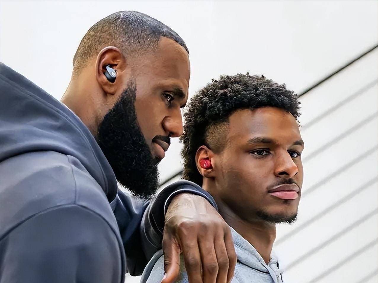 布朗尼住院48小时,白富女子友守护,詹姆斯长舒一口气_1_nba