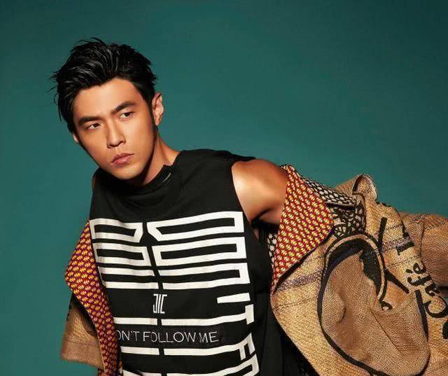 曝天王天后出道辛酸史:周杰伦骑车给老师买饭,蔡依林睡觉也劈叉