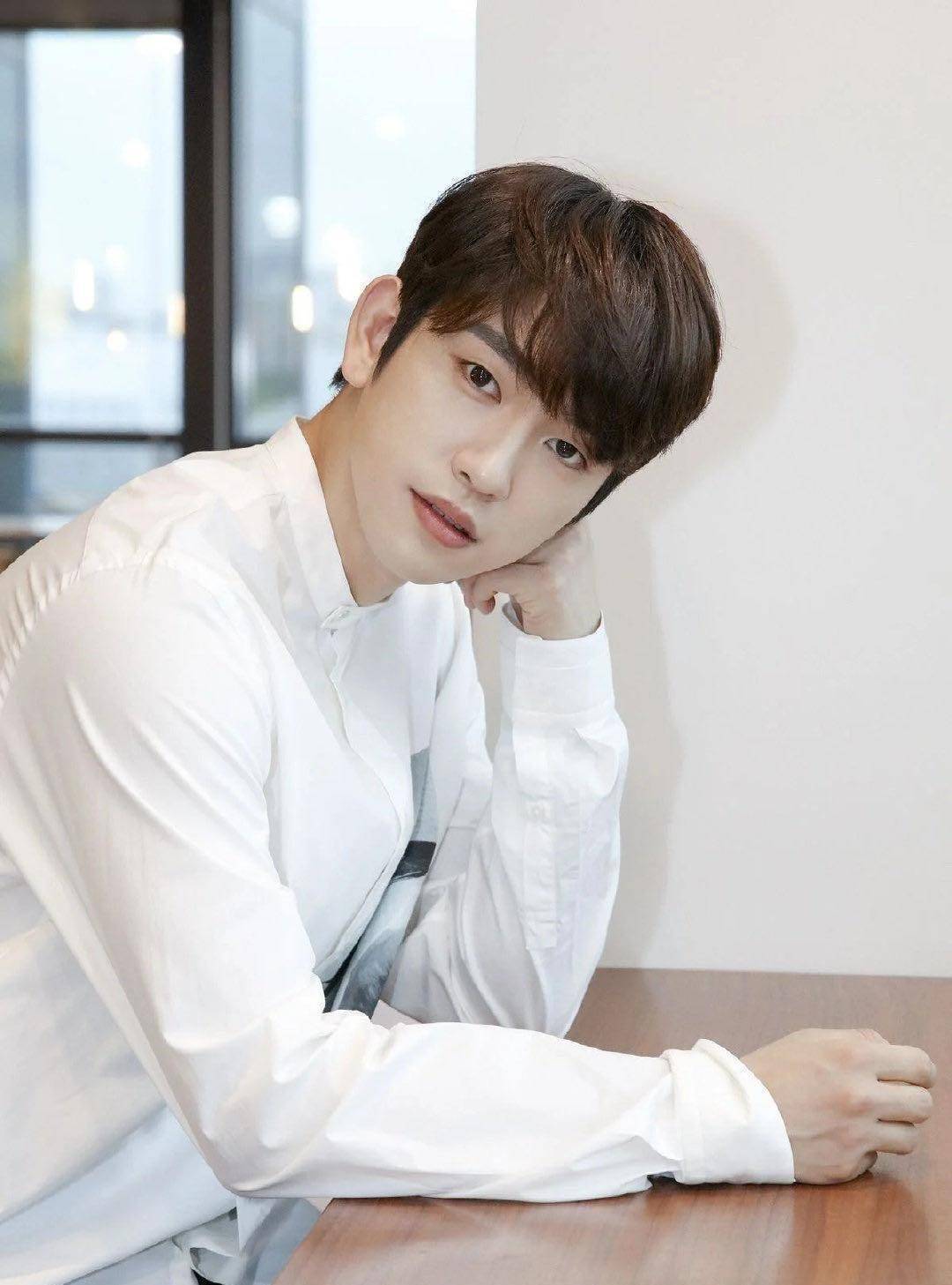 宣美吓得不敢看,王嘉尔表情管理失灵,国外好老板朴振英又要出道_公司