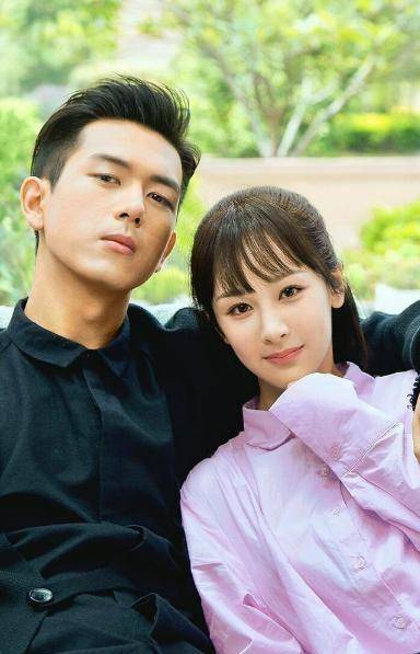 杨紫转发4年前的动态为李现庆生,是懒还是友谊纯洁过头?