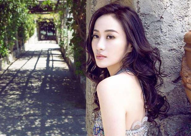 演员叶璇,在微博里面发表文章,说到自己当晚在饭局里面所有的遭遇事件