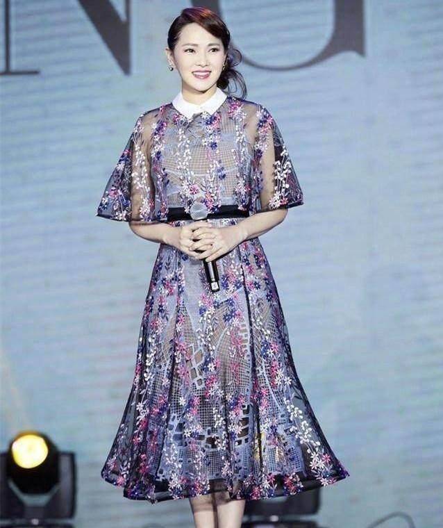 伊能静晒写真,太美了,年纪大了就该这样打扮!_女孩子_裙子_款式