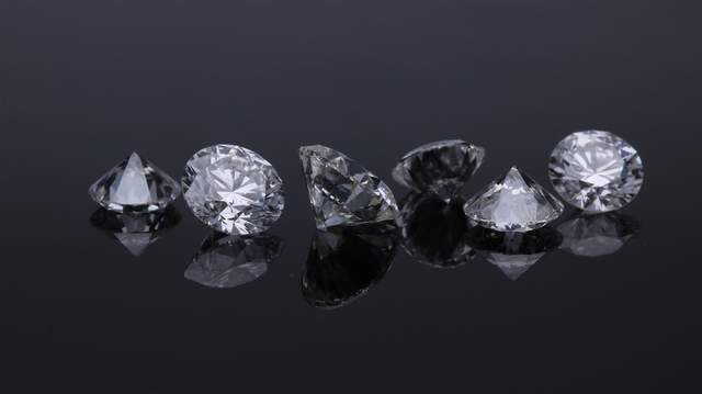 迪阿股份利润大降，培育钻石价格大跌，百年钻石神话要破了吗？