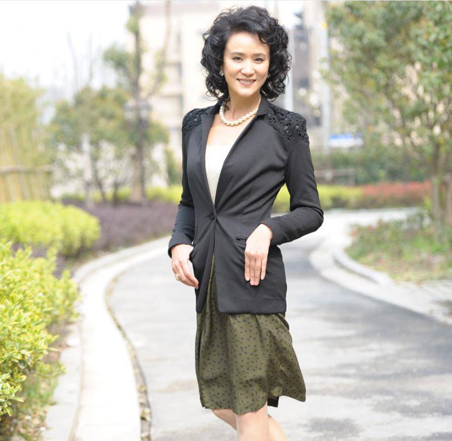 嫁圈外丈夫平凡相守几十年,低调做幸福奶奶_生活_电影_杨曼莉