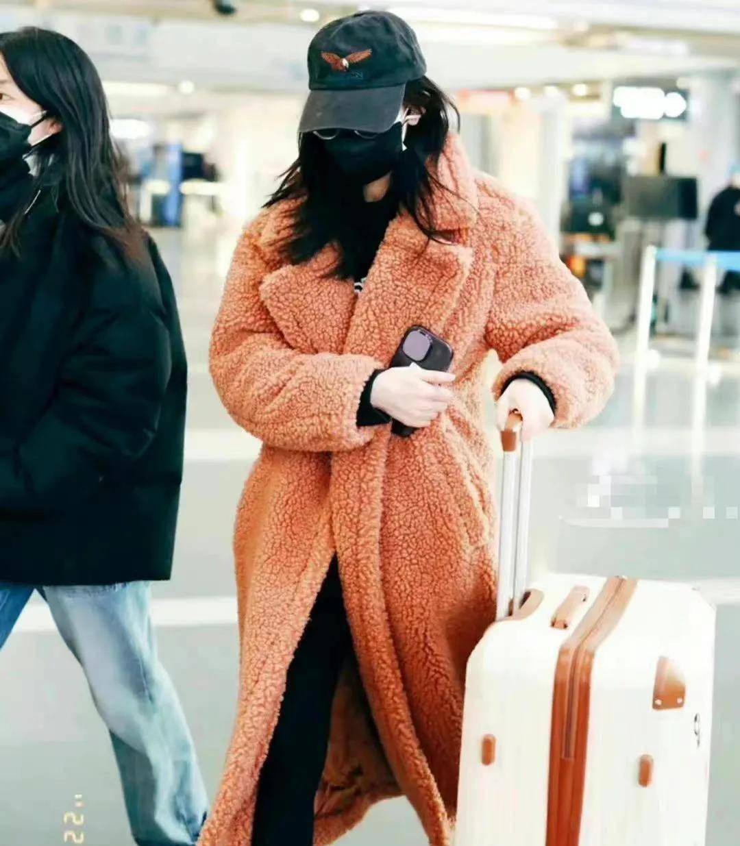 半年没拍戏,孕味十足,疑将去国外待产_网友_黄景瑜_张晓涵