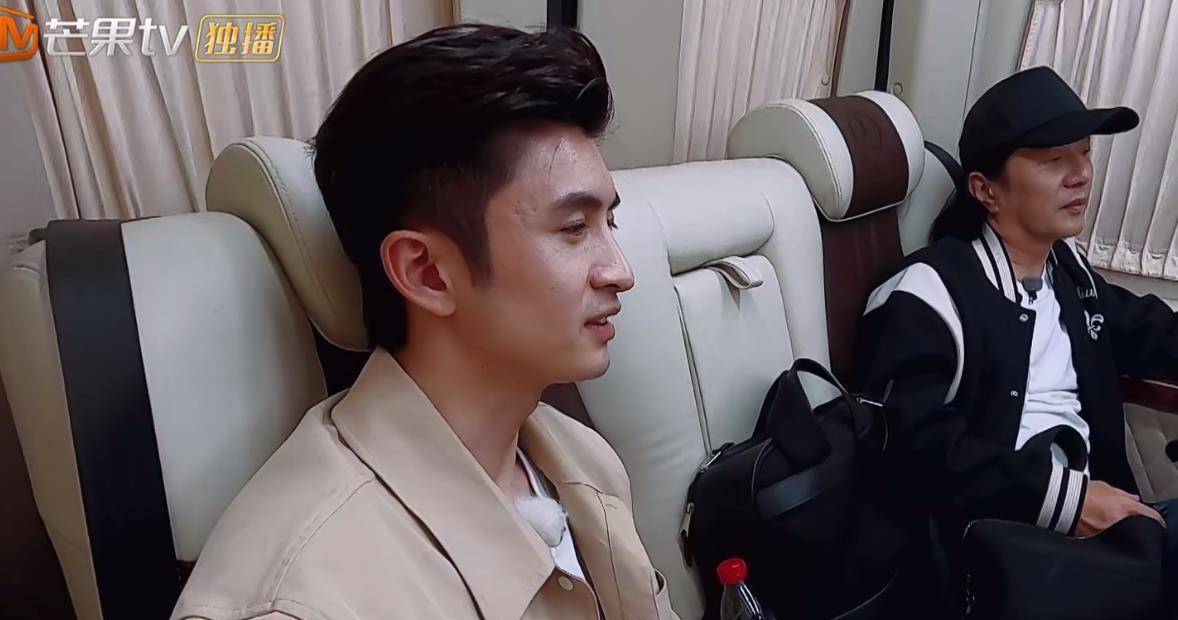 34岁的张云龙和29岁的钟楚曦无论是外貌还是年龄都非常相似.